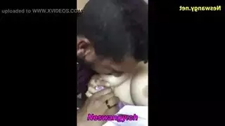 العشيق الأسمر tongue fuck حلماتها ويجعلها تئن