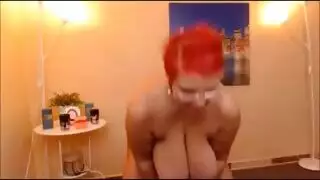 فتاة كشفية ألمانية تأخذ جنس شرجي صباحًا في العلن