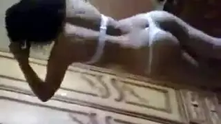 ولد ينيك بنت مصريه وقبل أن ينكه ترقص رقصه مثيره سكس
