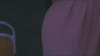 قذف داخلي في حافلة عامة: كس مراهقة يتم ضربه بقوة