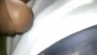 عرض استمناء في الحافلة لعيون فتاة فضولية