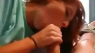 مراهقة حمراء تخون صديقها مع حبيبها السابق من أجل جنس صارم