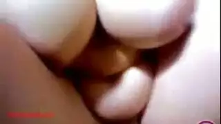 شريط إباحي خاص: زوجة عربية تبلع سائل زوجها بعد المص