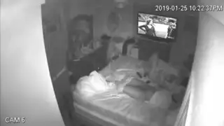 أم عربية ساخنة: كسها المبلل يُدمر بقضيب كبير