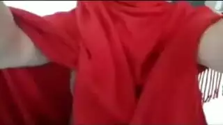 محجبة مغربية تمص