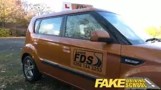 ممارسة جنسية ثلاثية لمراهق: معلمان تأخذان قضيبه الكبير