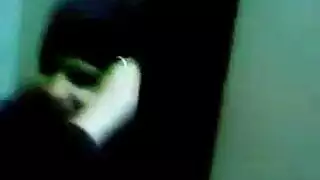 سكس هندي عنيف: فتاة محجبة تتعرض لنيك حلق قاسي