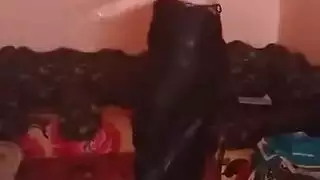 أثداء ضخمة معروضة في رقصة متوحشة لهذه العاهرة المصرية