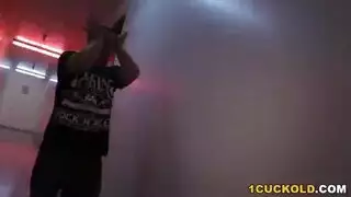 خيال دياثة: زوجة مليئة بقضيب أسود عملاق