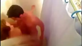 فيديو إكس إكس إكس بكاميرا خفية: نيك في الحمام مع فتاة وقحة