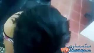 مراهقة أرمنية تظهر مهارات قدميها ولسانها