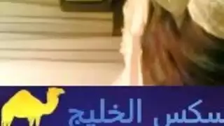 العروس العربية التقليدية تتلقى قضيبها الأول