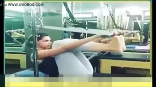 احتفال جماع في الصالة: ضرب تلك المؤخرة المدورة بالليجن
