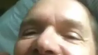 حارس أمن يتلصص على سيدات يشاهدن أشرطة جنس صريحة في المملكة المتحدة