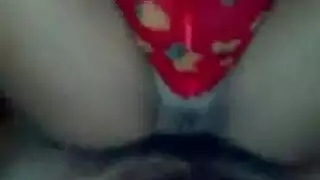 فتحة فضفاضة تأخذ كل بوصة من القضيب وغوص عميق للخصيتين