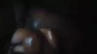 إيلاج مزدوج قاس لهذه الجميلة السمراء الفاتنة