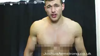 مداعبة صريحة: رجل يعمل على فرج الفتاة السمينة من الخلف