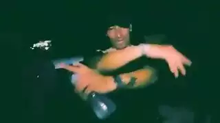 مشهد إباحي مكثف: القنبلة الشقراء كلوديا مانسون تنكح من شخصين على الأريكة