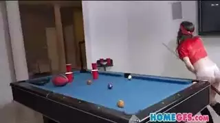 الرياضيون الجذابون يسجلون هدفًا في مباراة جنسية ساخنة