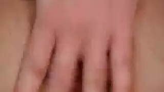 شقراء خجولة تتحول إلى عاهرة متعطشة للقضيب في فيلم جماع خام