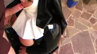 محجبة ذات أثداء كبيرة إباحية: عرض أثداء وجنس فموي عميق