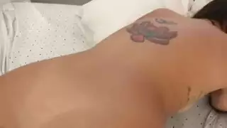 مرا تعمل علقه مع تفل وتقلو دعني احمل منك