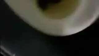 يدخل وبه بالخطأ في شرجها فتنفزع من شدة الم هي
