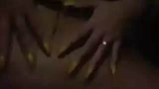 النص الأصلي: ارتفعت السيدة باريس لاتينا الساخنة، حيث يحصل غنيمة كبيرة على اللسان عارضة من عشيق