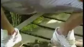 غريبات مثيرات ترتدين الكعب لمص القضيب والجنس بوضعية الكلب