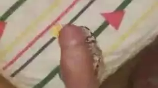 راقصة السامبا تظهر شقها العميق