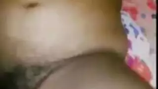 فتاة البيكيني تمتلىء في جنس شاطئي صريح