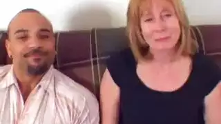 مكالمة الاستيقاظ تتحول إلى ثلاثية خيانة إباحية ساخنة