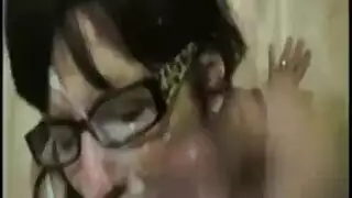 بنات صغار وشيوخ