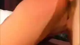 تم التقاطها بالكاميرا: بروك تمص بعمق وتتناك في الحمام