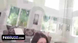 يأس زوجة الأب المالي ينتهي بفرجها المتسع على قضيب ابنها الكبير