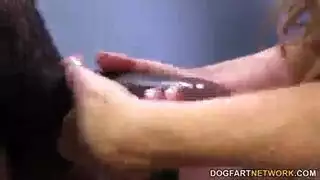 مستعدة لركوب أي قضيب وسيم: خيال دارلا الإباحي النهم