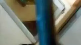 مشهد عادة سرية متطرف: يضربه بقبضته بقوة