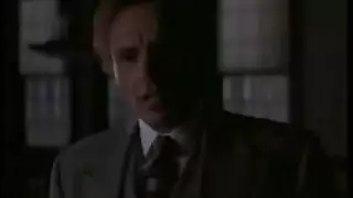 شقراء ترتدي ملابس داخلية زرقاء تستمني بجنون