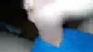 مهووسات اللياقة البدنية: اثنتان من النساء الناضجات تتناوبان على ركوب قضيب المدرب الشخصي السميك