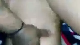 ألم تعلم ابنتها كيف ينفر الكس ماء