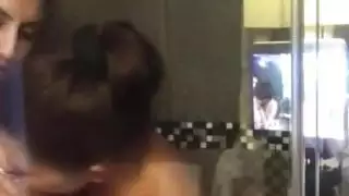 اخ مع اختة بعد رحيل صديقها