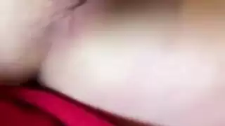 مشهد إباحي: امرأة تركية خبيرة تركب قضيبًا صناعيًا للإشباع الذاتي