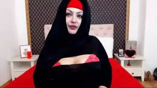 فتاة مسلمة ممتلئة الجسم تستمني مباشرة على ويب للكبار