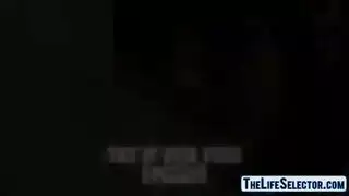 المدير غائب، لذا تلعب السيدات—عاريات في غرفة النوم