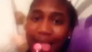 خبيرة المص بيمو تتوسل للحصول على فعل إباحي قاسٍ