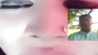 شقراء حلوة تُعلّم كيفية مص القضيب الصلب بشكل صحيح