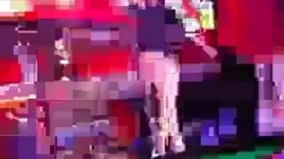 نجم إباحي راقصة عمود تمارس الجنس مع الشباب للمال والسلطة