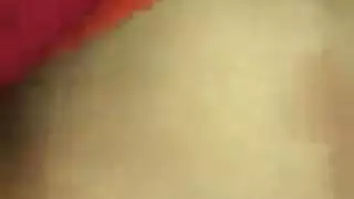 شفاه الجارة المثيرة تمص زب بينما يتم تحفيز كسها