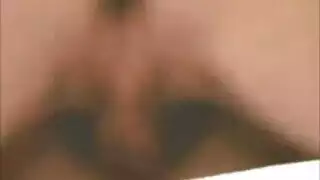 عاهرة جامعية شابة في مثلية جنسية صريحة مع شاعر ورقاصات