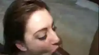 تحصل الإباحية الآسيوية على تدليك ، لأن ذلك أكثر حميمية بالنسبة لها ، أكثر من أي نشاط آخر